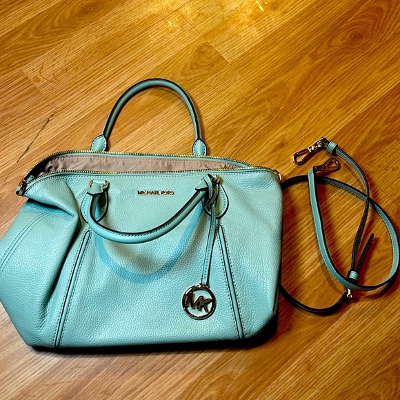 Michael Kors Medium Mint Purse - Picture 1 of 2